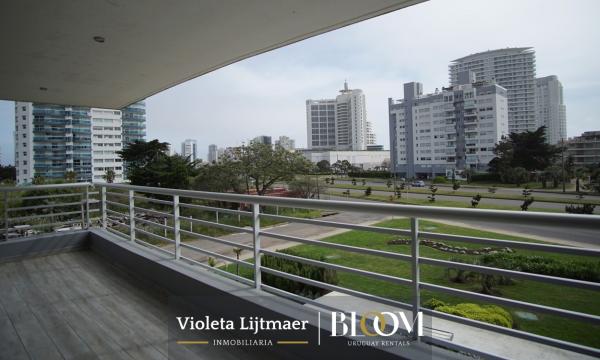 Hermoso apartamento, 3 Suites, Alexander Boulevard, Playa Mansa, Punta del Este