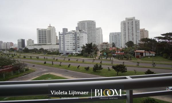 Moderno apartamento 2 dormitorios en suite, Punta del Este.