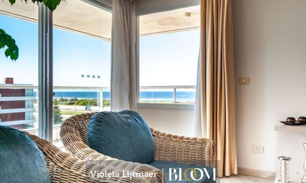 Amplio apartamento en Playa Brava, Frente al Mar